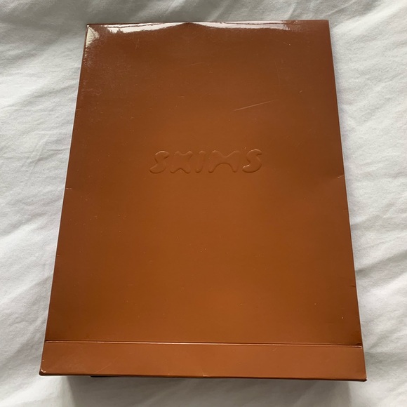 NWT SKIMS Seamless Sculpting Shapewear Cropped Legging Bronze XS - Picture 5 of 5